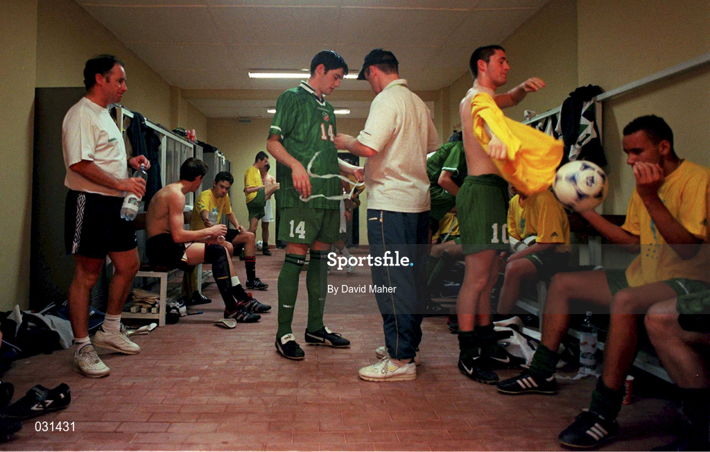 14 April 1999; Republic of Ireland manager Brian Kerr and his players in the dressing room ahead of the 1999 FIFA World Youth Championship Round of 16 match between Nigeria v Republic of Ireland at the Sani Abacha Stadium in Kano, Nigeria. Photo by David Maher/Sportsfile