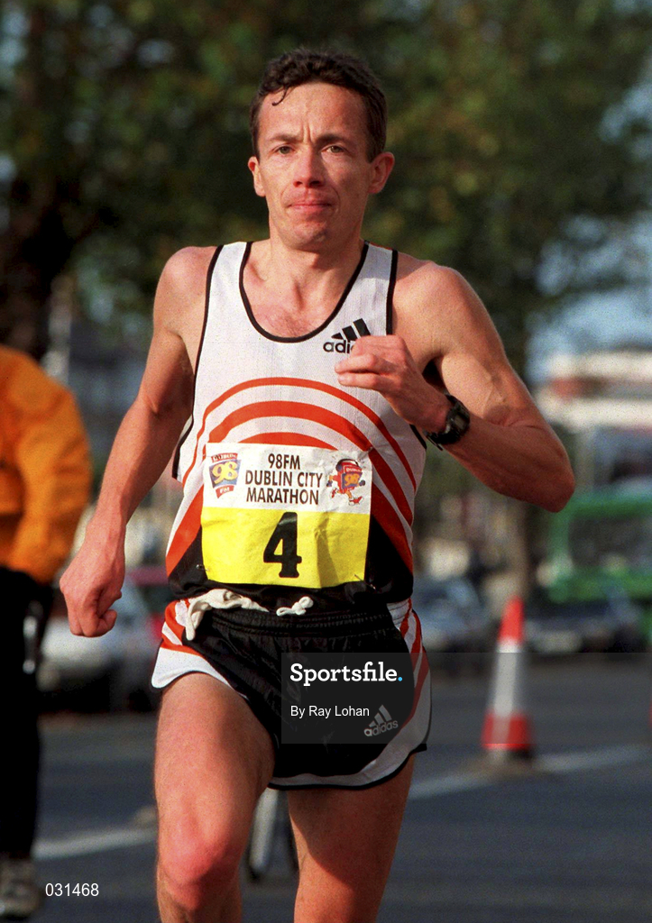 25 October 1999; Gerry Healy of Civil Service Harriers AC on his way to second place in the 98FM Dublin City Marathon in Dublin. Photo by Ray Lohan/Sportsfile