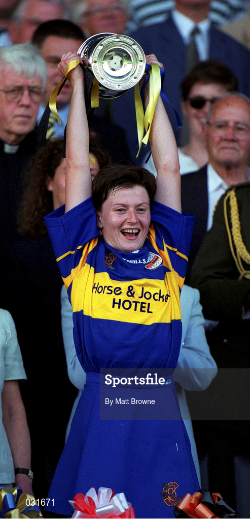 5 September 1999; Tipperary captain Maebh Stokes lifts the cup following the Bórd na Gaeilge All-Ireland Senior Camogie Championship Final match between Tipperary and Kilkenny at Croke Park in Dublin. Photo by Matt Browne/Sportsfile