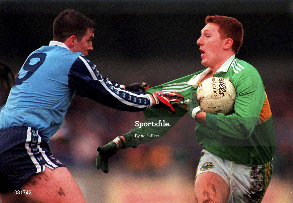 28 November 1999; Noel Kennedy of Kerry in action against Jonathan Magee of Dublin during the Church & General National Football League match between Dublin and Kerry at Parnell Park in Dublin. Photo by Aoife Rice/Sportsfile