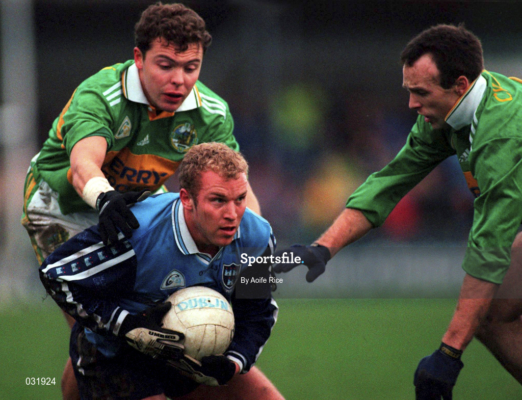 28 November 1999; Shane Ryan of Dublin in action against John McGlynn, left, and John Crowley of Kerry during the Church & General National Football League match between Dublin and Kerry at Parnell Park in Dublin. Photo by Aoife Rice/Sportsfile
