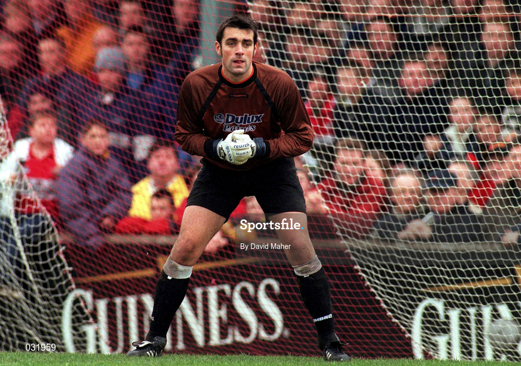 5 December 1999; Shelbourne goalkeeper Steve Williams during the Eircom League Premier Division match between Cork City and Shelbourne at Turners Cross in Cork. Photo by David Maher/Sportsfile