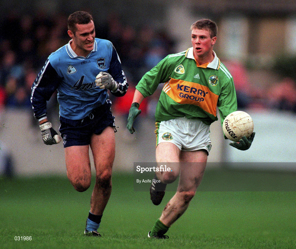 28 November 1999; Tomás Ó Sé of Kerry in action against Ciaran Whelan of Dublin during the Church & General National Football League match between Dublin and Kerry at Parnell Park in Dublin. Photo by Aoife Rice/Sportsfile