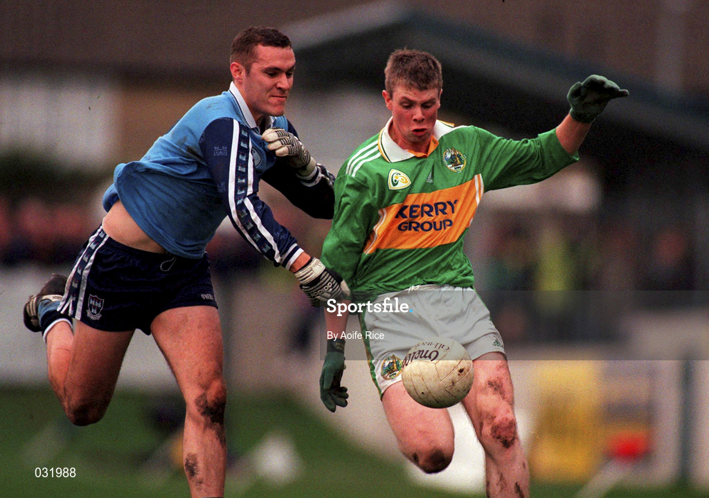 28 November 1999; Tomás Ó Sé of Kerry in action against Ciaran Whelan of Dublin during the Church & General National Football League match between Dublin and Kerry at Parnell Park in Dublin. Photo by Aoife Rice/Sportsfile