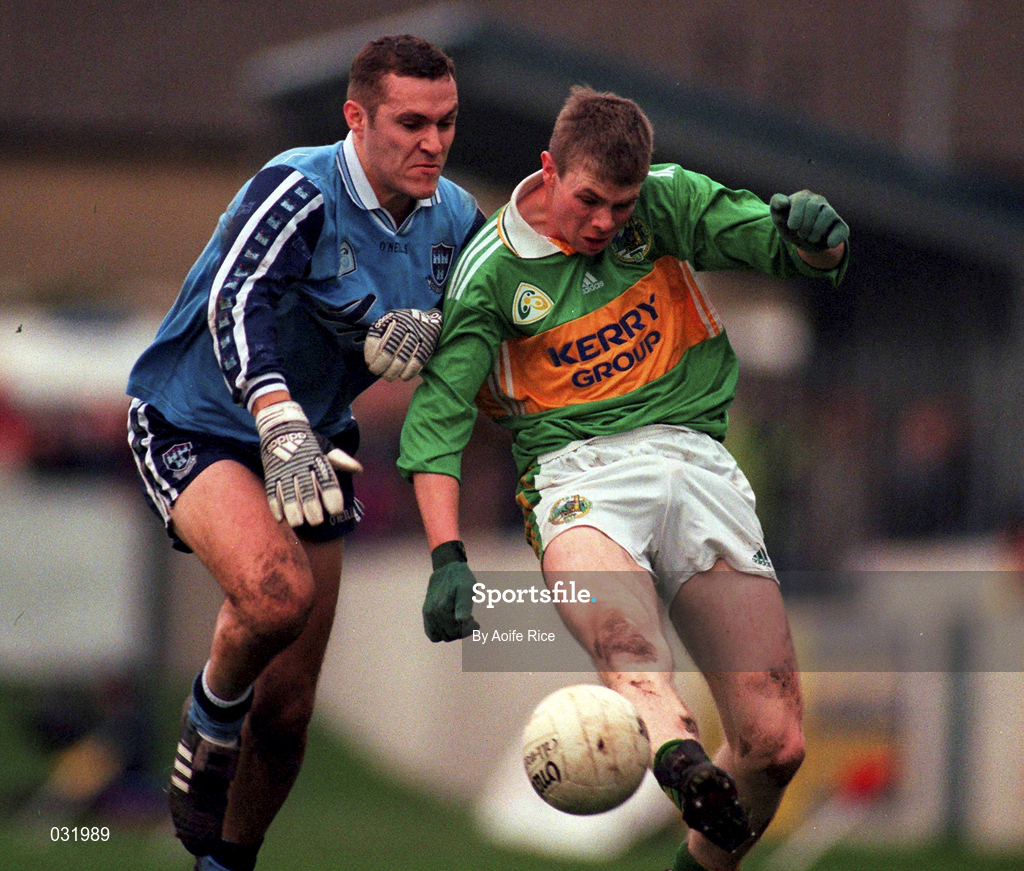 28 November 1999; Tomás Ó Sé of Kerry in action against Ciaran Whelan of Dublin during the Church & General National Football League match between Dublin and Kerry at Parnell Park in Dublin. Photo by Aoife Rice/Sportsfile