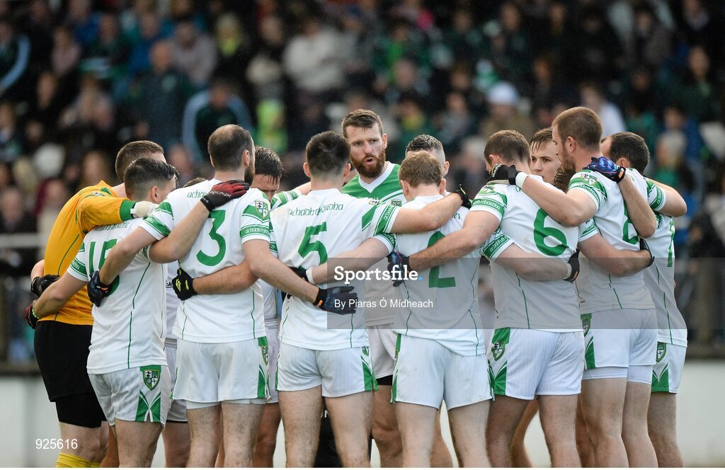 19 October 2014; Moorefield captain Ronan Sweeney speaks with his team-mates before the game. Kildare County Senior Football Championship Final, Sarsfields v Moorefield, St Conleth's Park, Newbridge, Co. Kildare. Picture credit: Piaras Ó Mídheach / SPORTSFILE