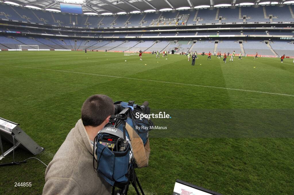 27 March 2007; RTE Cameraman Eamon Tagert. Croke Park, Dublin. Picture credit: Ray McManus  / SPORTSFILE