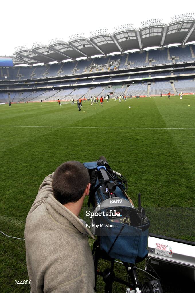 27 March 2007; RTE Cameraman Eamon Tagert. Croke Park, Dublin. Picture credit: Ray McManus  / SPORTSFILE