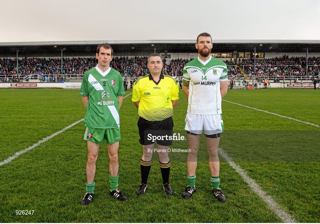 19 October 2014; Referee Noel McKenna with captains Liam Callaghan, left, Sarsfields, and Ronan Sweeney, Moorefield, before the game. Kildare County Senior Football Championship Final, Sarsfields v Moorefield, St Conleth's Park, Newbridge, Co. Kildare. Picture credit: Piaras Ó Mídheach / SPORTSFILE