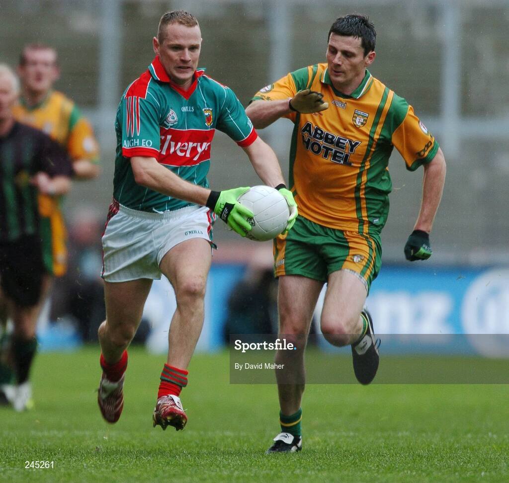 22 April 2007; Ger Brady, Mayo, in action against Christy Toye, Donegal. Allianz National Football League, Division 1 Final, Mayo v Donegal, Croke Park, Dublin. Picture credit: David Maher / SPORTSFILE