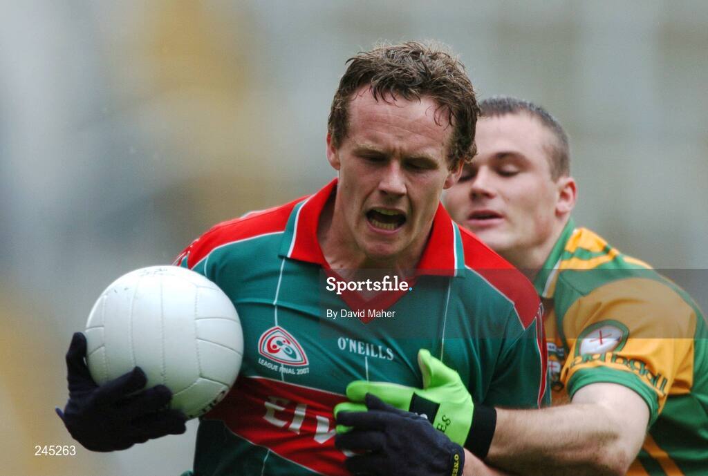 22 April 2007; Andy Moran, Mayo, in action against Neil McGee, Donegal. Allianz National Football League, Division 1 Final, Mayo v Donegal, Croke Park, Dublin. Picture credit: David Maher / SPORTSFILE