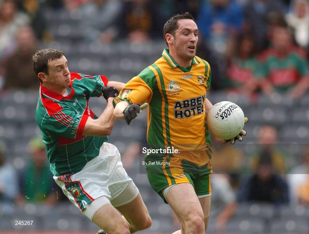 22 April 2007; Brendan Devenney, Donegal, in action against Liam O'Malley, Mayo. Allianz National Football League, Division 1 Final, Mayo v Donegal, Croke Park, Dublin. Picture credit: Pat Murphy / SPORTSFILE
