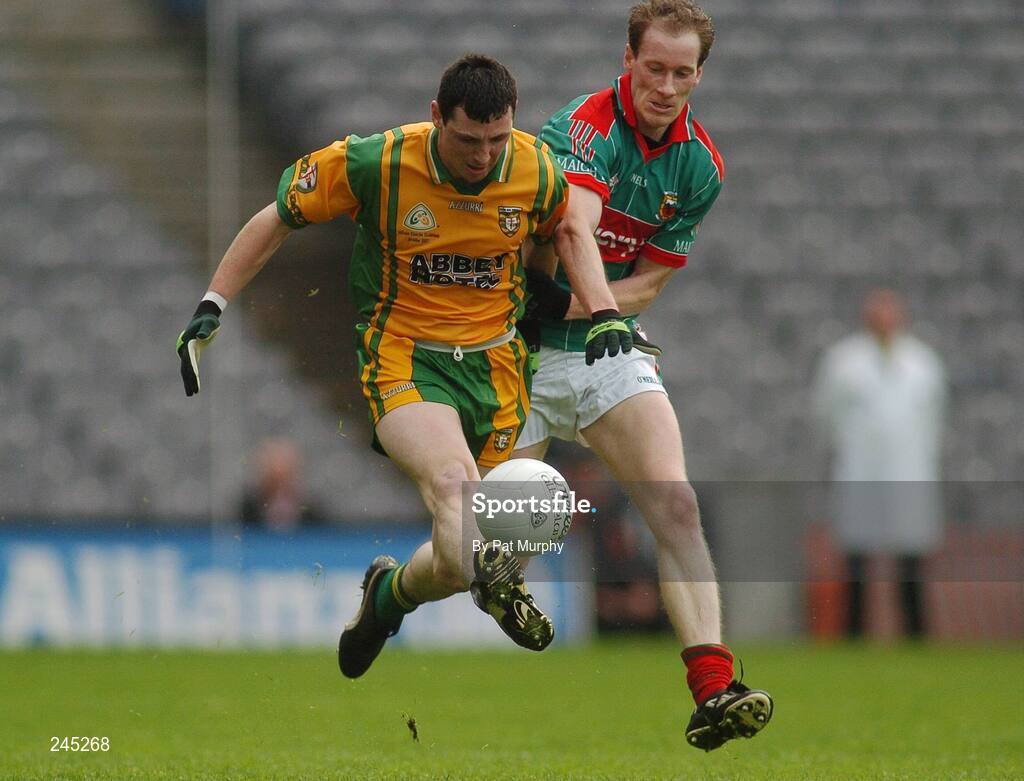 22 April 2007; Ciaran Bonner, Donegal, in action against James Nallen, Mayo. Allianz National Football League, Division 1 Final, Mayo v Donegal, Croke Park, Dublin. Picture credit: Pat Murphy / SPORTSFILE