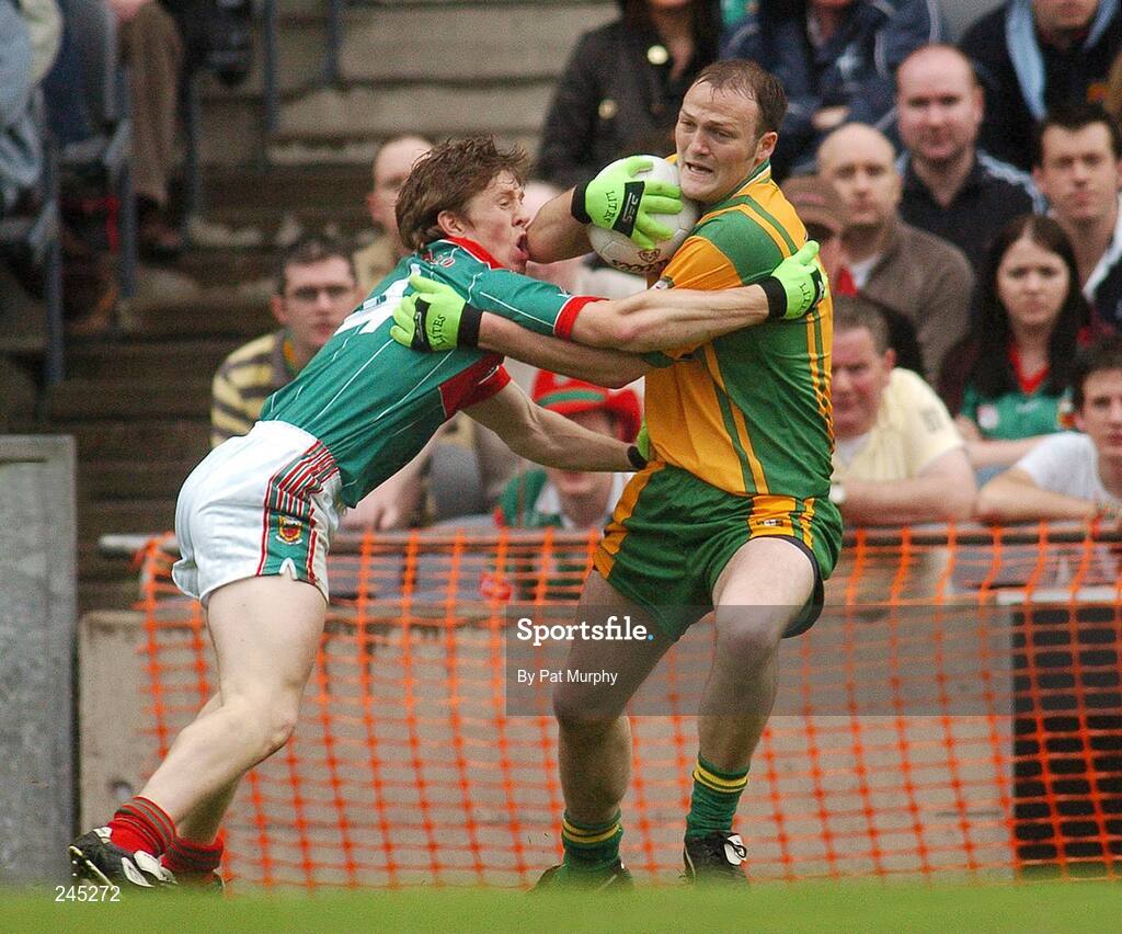22 April 2007; Colm McFadden, Donegal, in action against Liam O'Malley, Mayo. Allianz National Football League, Division 1 Final, Mayo v Donegal, Croke Park, Dublin. Picture credit: Pat Murphy / SPORTSFILE