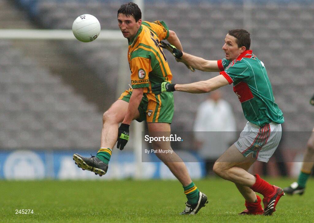 22 April 2007; Michael Hegarty, Donegal, in action against Peadar Gardiner, Mayo. Allianz National Football League, Division 1 Final, Mayo v Donegal, Croke Park, Dublin. Picture credit: Pat Murphy / SPORTSFILE