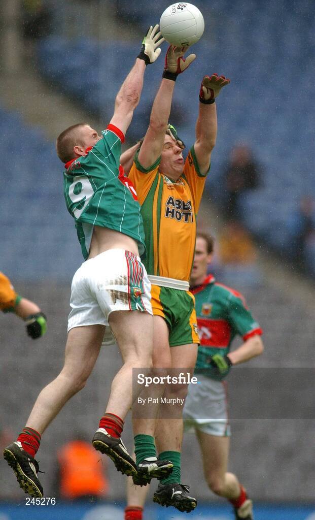 22 April 2007; Kevin Cassidy, Donegal, in action against David Heaney, Mayo. Allianz National Football League, Division 1 Final, Mayo v Donegal, Croke Park, Dublin. Picture credit: Pat Murphy / SPORTSFILE