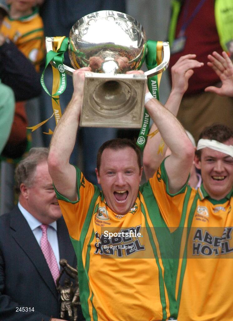 22 April 2007; Adrian Sweeney, Donegal, lifts the cup. Allianz National Football League, Division 1 Final, Mayo v Donegal, Croke Park, Dublin. Picture credit: Pat Murphy / SPORTSFILE