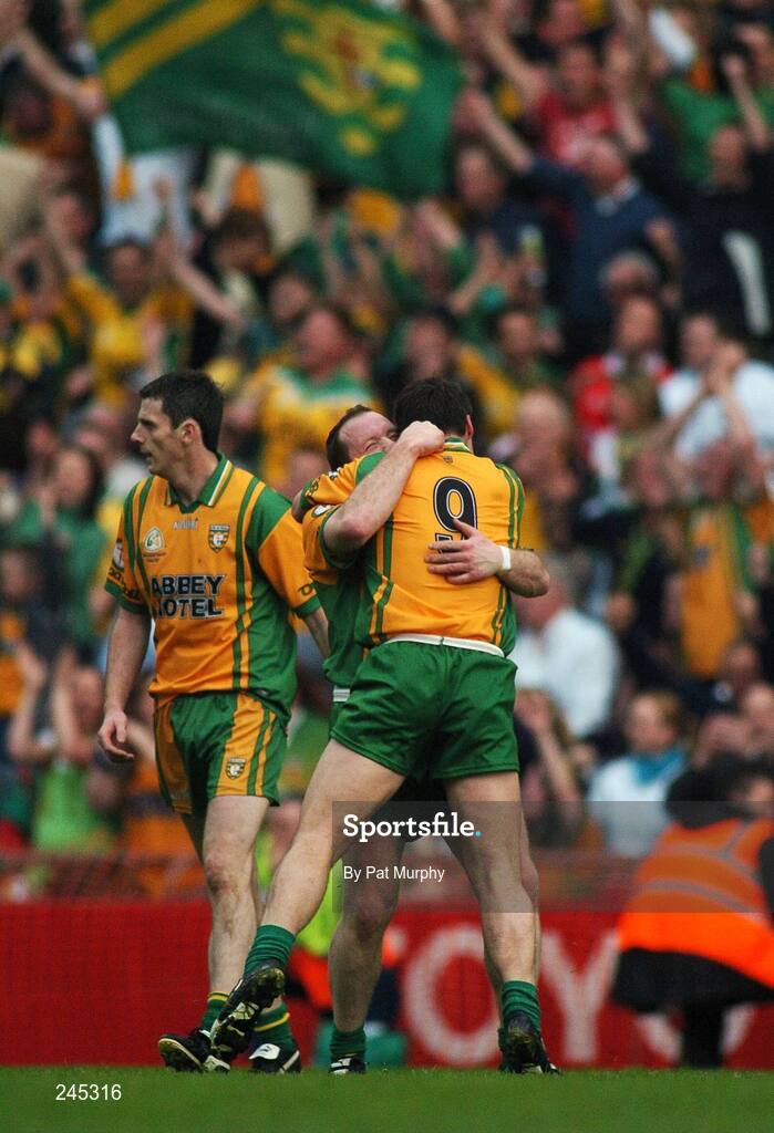 22 April 2007; Adrian Sweeney celebrates with team-mate Kevin Cassidy, no. 9, after scoring Donegal's final point of the game. Allianz National Football League, Division 1 Final, Mayo v Donegal, Croke Park, Dublin. Picture credit: Pat Murphy / SPORTSFILE