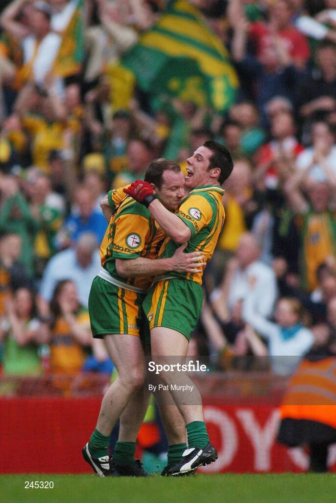 22 April 2007; Donegal captain Adrian Sweeney celebrates with team-mate Kevin Cassidy, 9, after scoring Donegal's final point of the game. Allianz National Football League, Division 1 Final, Mayo v Donegal, Croke Park, Dublin. Picture credit: Pat Murphy / SPORTSFILE