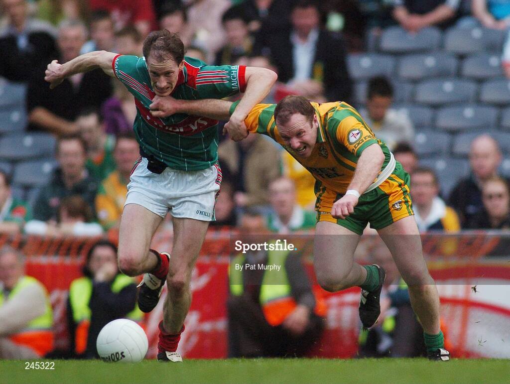 22 April 2007; Adrian Sweeney, Donegal, in action against James Nallen, Mayo. Allianz National Football League, Division 1 Final, Mayo v Donegal, Croke Park, Dublin. Picture credit: Pat Murphy / SPORTSFILE