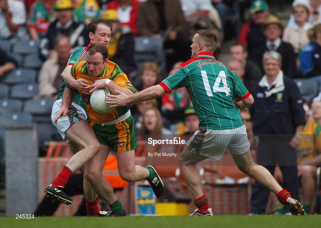 22 April 2007; Adrian Sweeney, Donegal, in action against James Nallen, left, and Ger Brady, Mayo. Allianz National Football League, Division 1 Final, Mayo v Donegal, Croke Park, Dublin. Picture credit: Pat Murphy / SPORTSFILE
