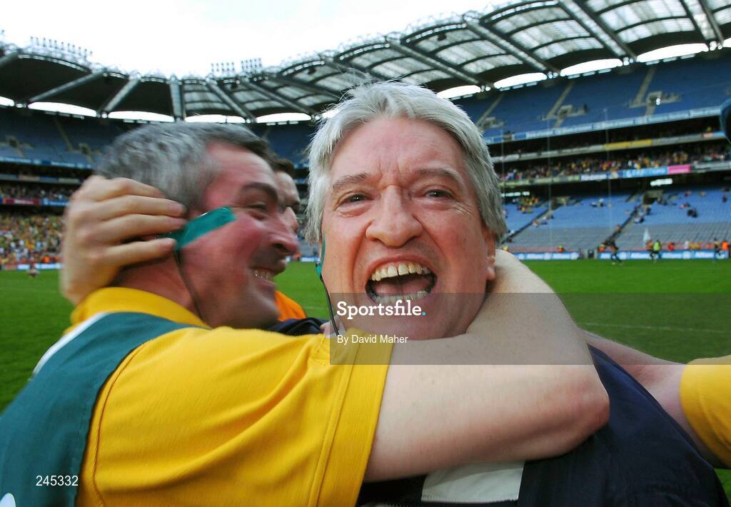 22 April 2007; Donegal manager Brian McIver, centre, celebrates at the end of the game. Allianz National Football League, Division 1 Final, Mayo v Donegal, Croke Park, Dublin. Picture credit: David Maher / SPORTSFILE