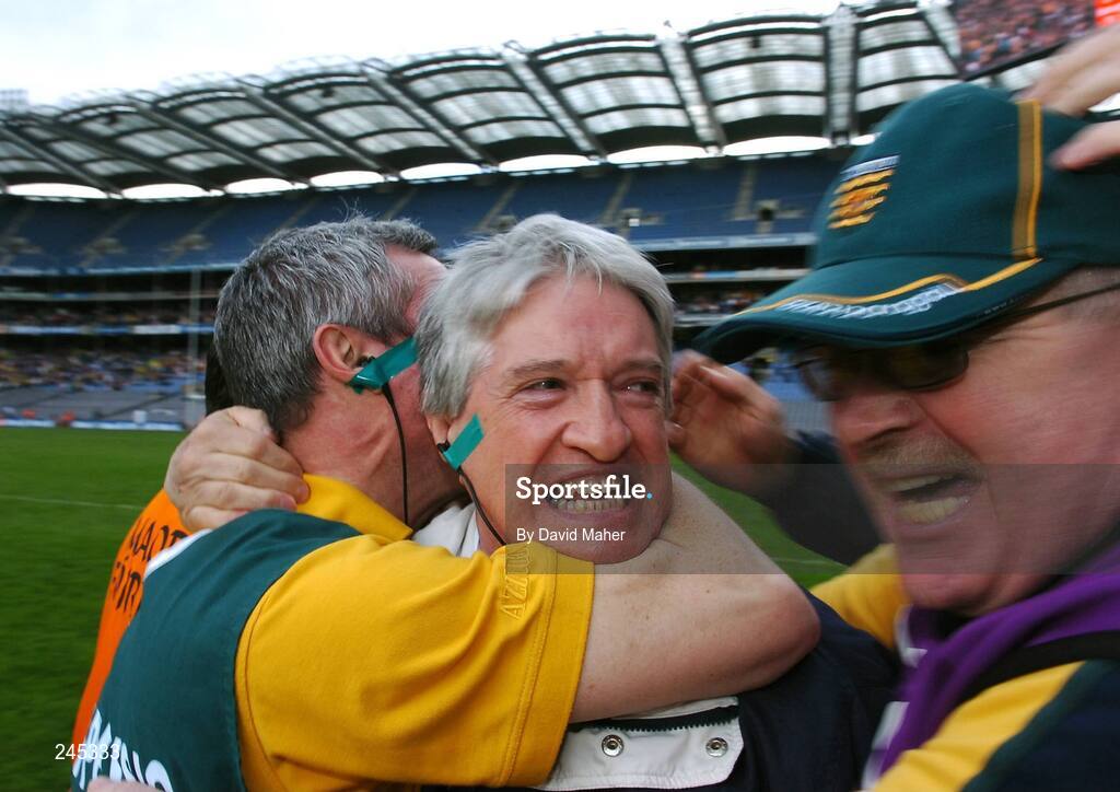 22 April 2007; Donegal manager Brian McIver, centre, celebrates at the end of the game. Allianz National Football League, Division 1 Final, Mayo v Donegal, Croke Park, Dublin. Picture credit: David Maher / SPORTSFILE