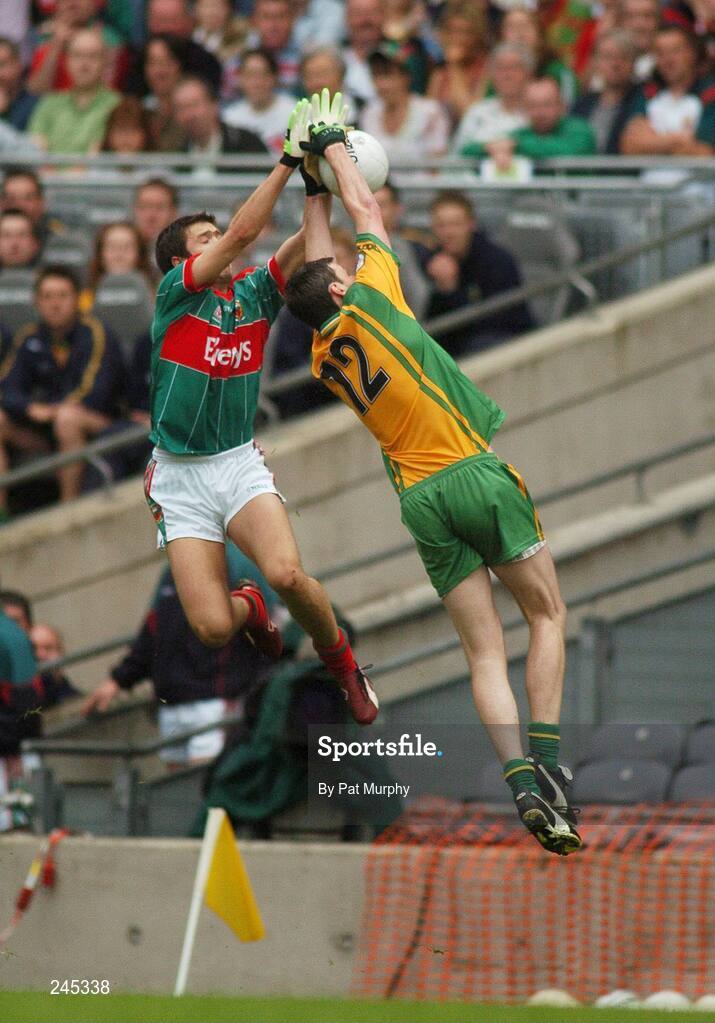22 April 2007; Christy Toye, Donegal, in action against Pat Harte, Mayo. Allianz National Football League, Division 1 Final, Mayo v Donegal, Croke Park, Dublin. Picture credit: Pat Murphy / SPORTSFILE