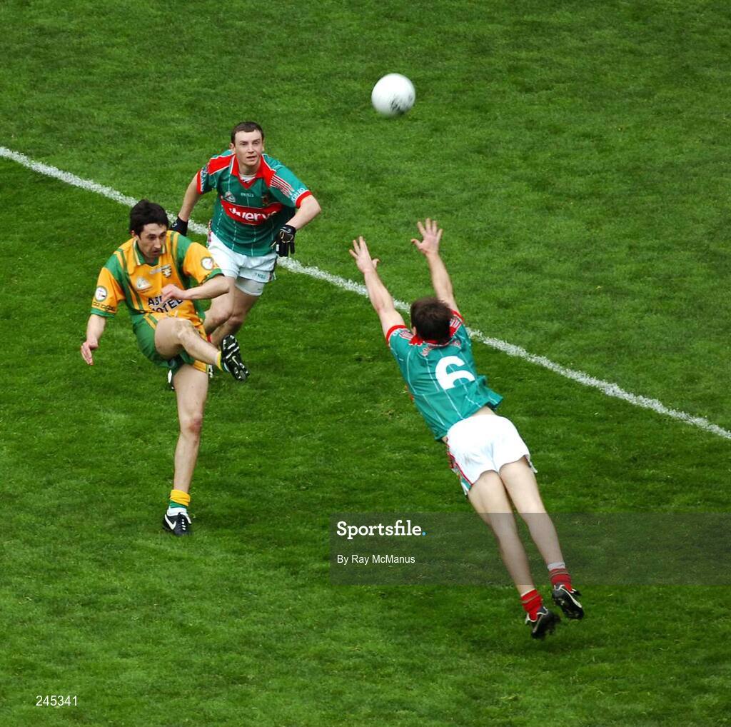 22 April 2007; Rory Kavanagh, Donegal, shoots past Billy Joe Padden, Mayo, to score a point. Allianz National Football League, Division 1, Final, Mayo v Donegal, Croke Park, Co. Dublin. Picture credit: Ray McManus / SPORTSFILE