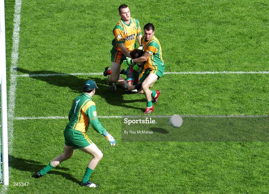 22 April 2007; Karl Lacey and Neil McGee, Donegal, combine to twart the efforts of Mayo's Andy Moran as goalkeeper Paul Durcan moves to win possession. Allianz National Football League, Division 1, Final, Mayo v Donegal, Croke Park, Co. Dublin. Picture credit: Ray McManus / SPORTSFILE