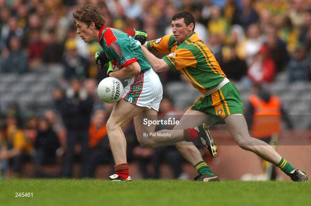 22 April 2007; Liam O'Malley, Mayo, in action against Ciaran Bonner, Donegal. Allianz National Football League, Division 1 Final, Mayo v Donegal, Croke Park, Dublin. Picture credit: Pat Murphy / SPORTSFILE