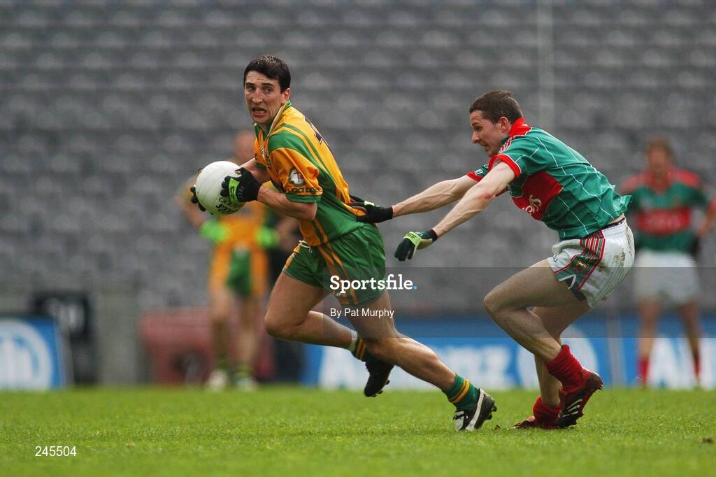 22 April 2007; Michael Hegarty, Donegal, in action against Peadar Gardiner, Mayo. Allianz National Football League, Division 1 Final, Mayo v Donegal, Croke Park, Dublin. Picture credit: Pat Murphy / SPORTSFILE