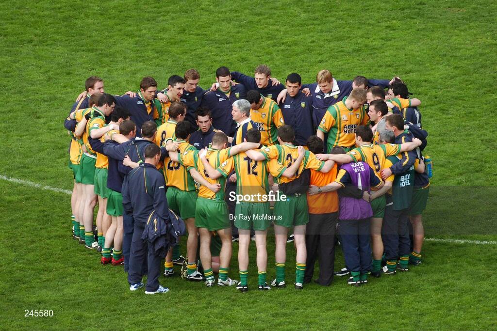 22 April 2007; Donegal manager Brian McIver speaks to his players before the game. Allianz National Football League, Division 1, Final, Mayo v Donegal, Croke Park, Co. Dublin. Picture credit: Ray McManus / SPORTSFILE
