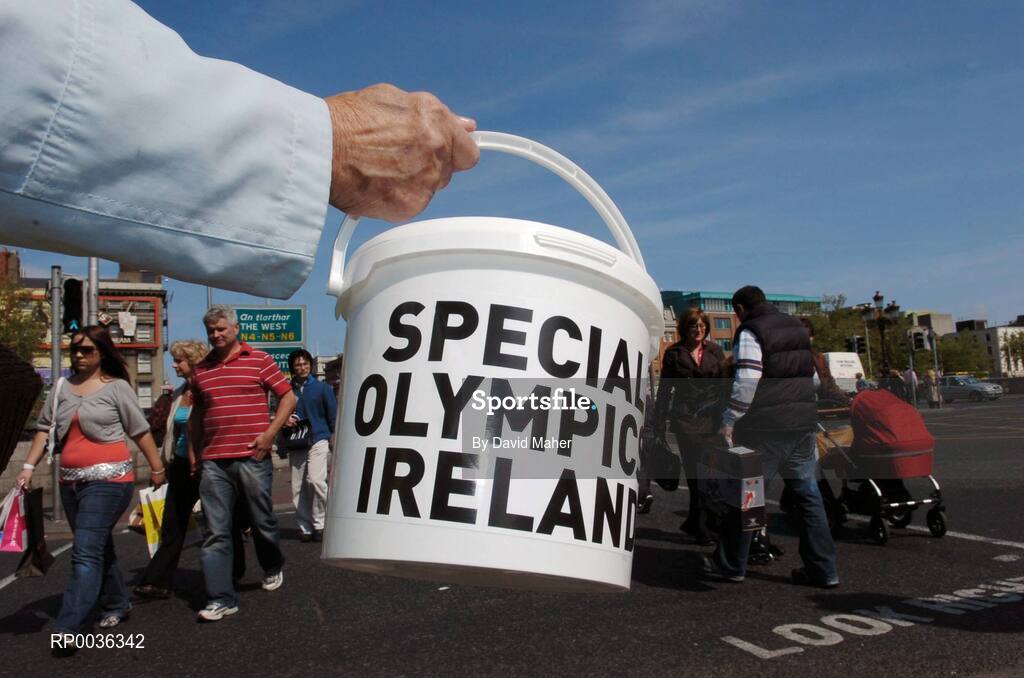 27 April 2007; Local volunteer Hanna O'Brien, from Sandymount, Dublin, collecting donations on O'Connell Bridge, during the Special Olympics "Road to China" Collection Day, the aim of which is to provide more opportunities for people with a learning difficulty in their own communities and to help prepare Team Ireland for the 2007 World Games in China in October. O'Connell Bridge, Dublin. Picture credit: David Maher / SPORTSFILE
