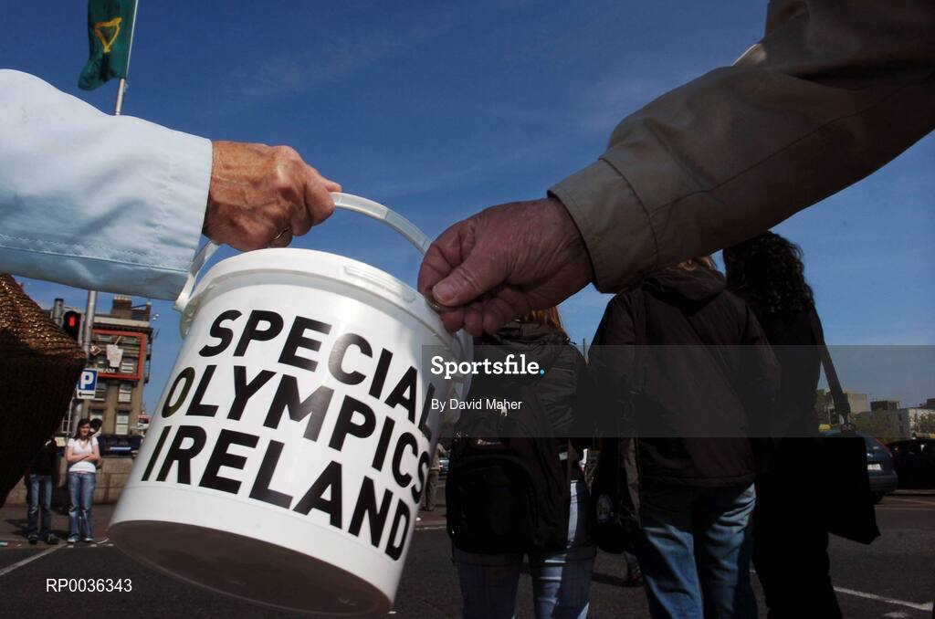 27 April 2007; Local volunteer Hanna O'Brien, from Sandymount, Dublin, collecting donations on O'Connell Bridge, during the Special Olympics "Road to China" Collection Day, the aim of which is to provide more opportunities for people with a learning difficulty in their own communities and to help prepare Team Ireland for the 2007 World Games in China in October. O'Connell Bridge, Dublin. Picture credit: David Maher / SPORTSFILE
