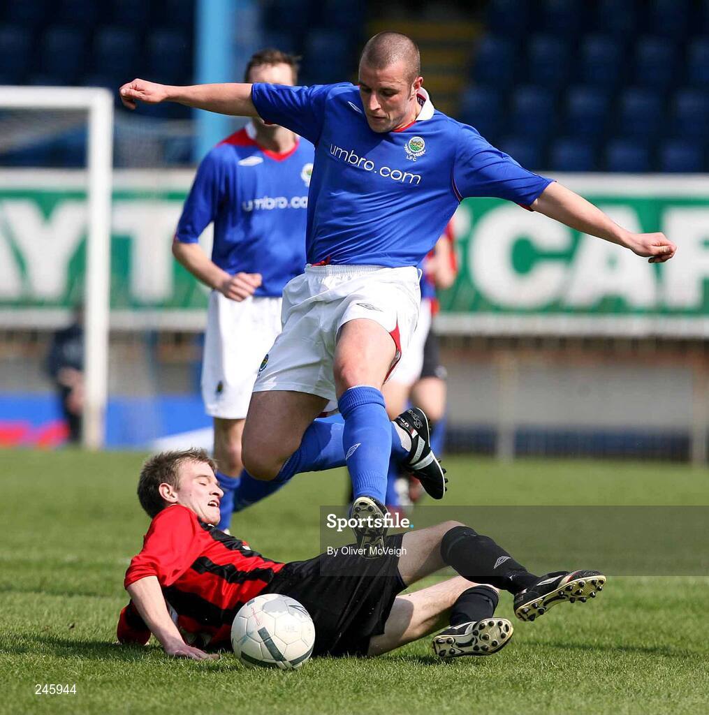 28 April 2007; Aidan O'Kane, Linfield, in action against Gareth Bond, Crusaders. Carnegie Premier League, Linfield v Crusaders, Windsor Park, Belfast, Co. Antrim. Picture credit; Oliver McVeigh / SPORTSFILE