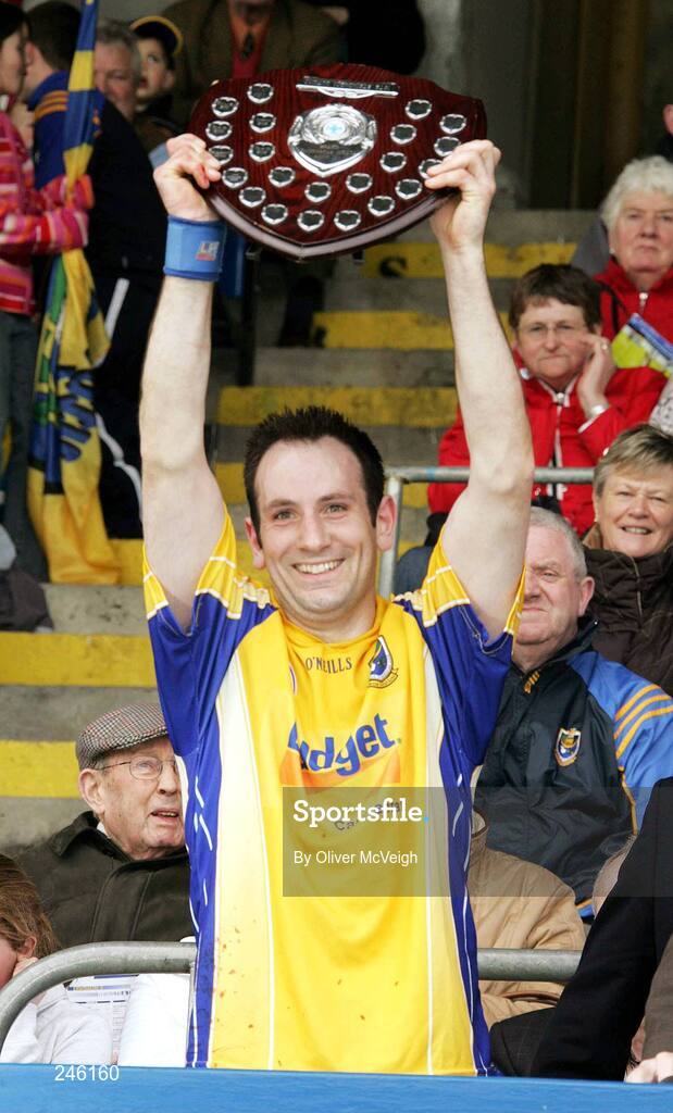 29 April 2007; Roscommon's Mervyn Connaughton holds aloft the Divison 3 shield. Allianz National Hurling League, Division 3 Final, Roscommon v Sligo, Kingspan Breffni Park, Co. Cavan. Picture credit: Oliver McVeigh / SPORTSFILE