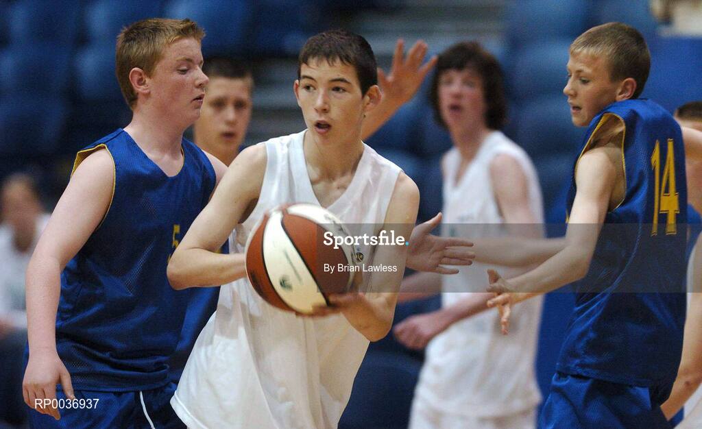 9 May 2007; Shane O'Malley, Dunmore Community College, in action against Mark Dunphy, left, and Emmett O'Sullivan, Cobh Community College. Schools Basketball Second Year Finals, C Boys Final, Dunmore Community College, Galway v Cobh Community College, Cork, National Basketball Arena, Tallaght, Dublin. Picture credit: Brian Lawless / SPORTSFILE