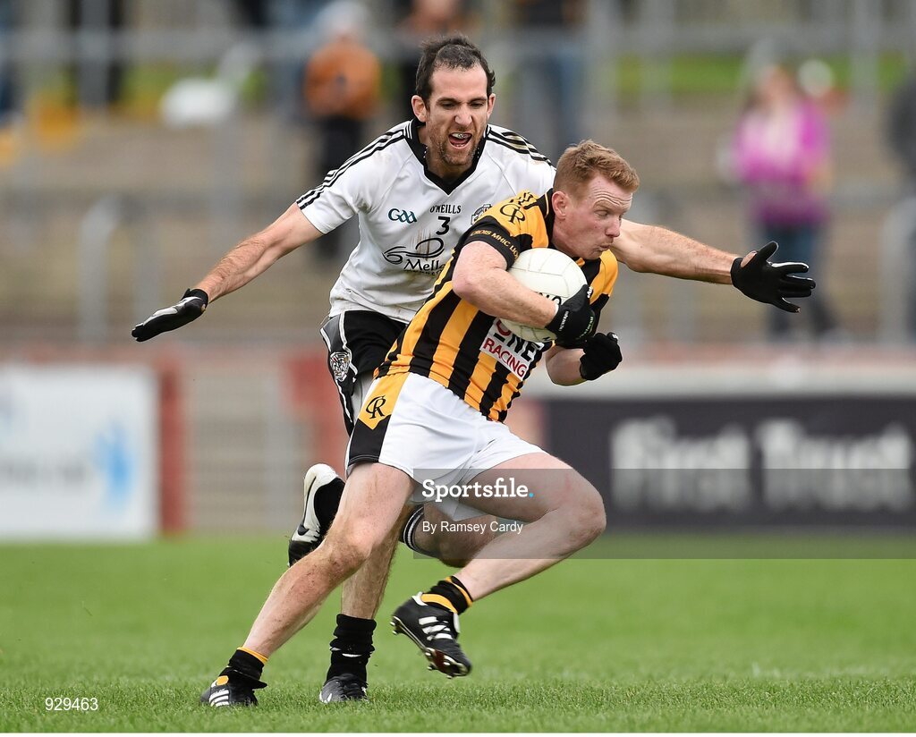 2 November 2014; Michael McNamee, Crossmaglen Rangers, in action against Justin McMahon, Omagh St Enda’s. AIB Ulster GAA Football Senior Club Championship, Quarter-Final, Omagh St Enda’s v Crossmaglen Rangers, Healy Park, Omagh, Co. Tyrone. Picture credit: Ramsey Cardy / SPORTSFILE