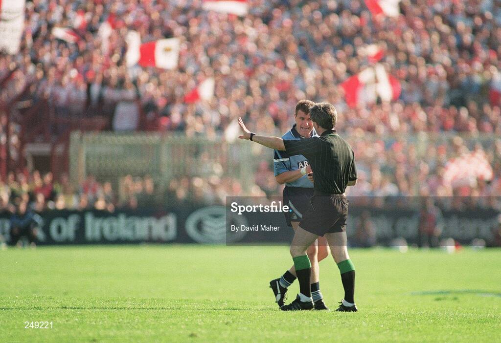 17 September 1995; Referee Paddy Russell sends off Dublin's Charlie Redmond. Bank of Ireland All-Ireland Football Final, Dublin v Tyrone, Croke Park, Dublin. Picture credit; David Maher / SPORTSFILE