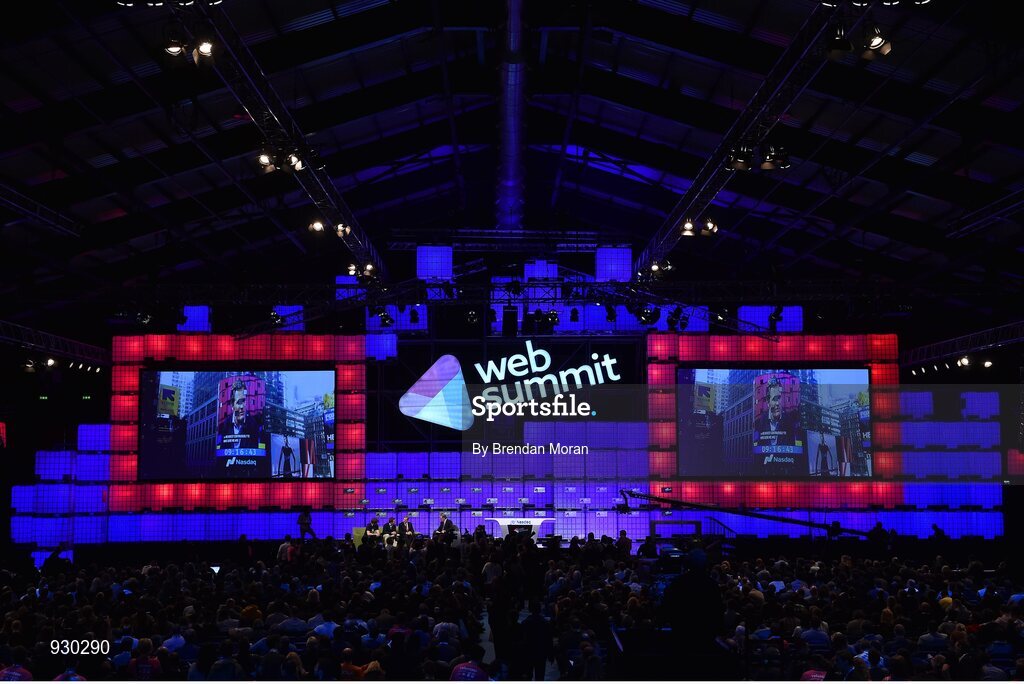 4 November 2014; An Taoiseach Enda Kenny, centre, rings the NASDAQ bell watched by, from left: Paddy Cosgrave, Founder and CEO, Web Summit; Cllr Christy Burke, Lord Major of Dublin; and Adam Kostyál, Head of European Listings, NASDAQ OMX, on the centre stage during Day 1 of the 2014 Web Summit in the RDS, Dublin, Ireland. Picture credit: Brendan Moran / SPORTSFILE / Web Summit