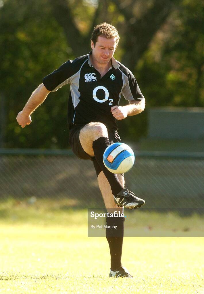 25 May 2007; Geordan Murphy practices his ball control during the Captain's Run. Santa Fe Rugby Club, Santa Fe, Argentina. Picture credit: Pat Murphy / SPORTSFILE