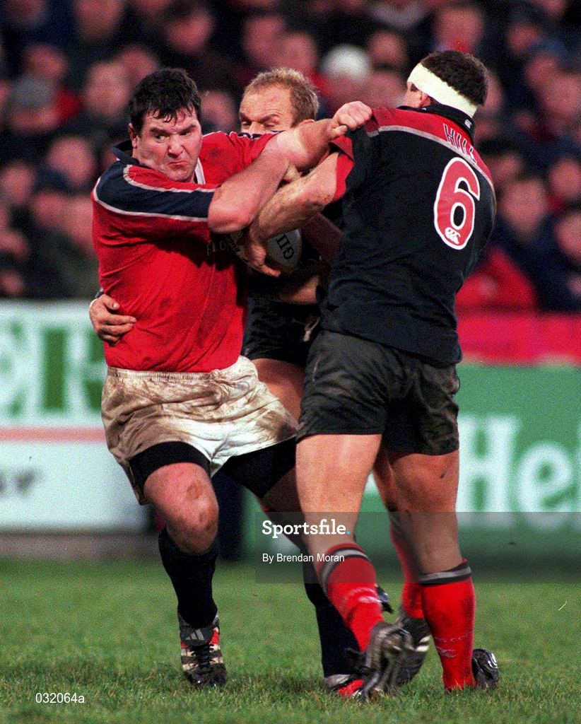 8 January 2000; Anthony Foley of Munster in action against Richard Hill of Saracens during the Heineken Cup Pool 4 Round 5 match between Munster and Saracens at Thomond Park in Limerick. Photo by Brendan Moran/Sportsfile