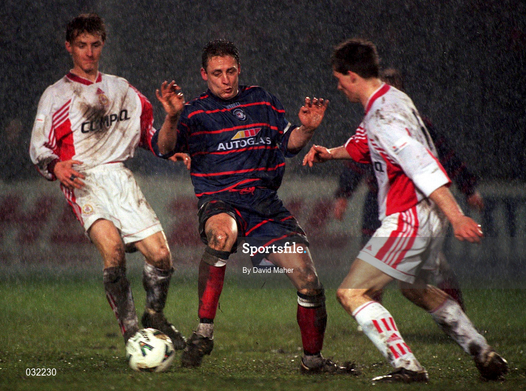 11 January 2000; Eddie Gormley of St Patrick's Athletic in action against Galway United's Billy Cleary and Aubury Dolan during the Harp Larger FAI Cup Second Round Replay match between St Patrick's Athletic and Galway United at Richmond Park in Dublin. Photo by David Maher/Sportsfile