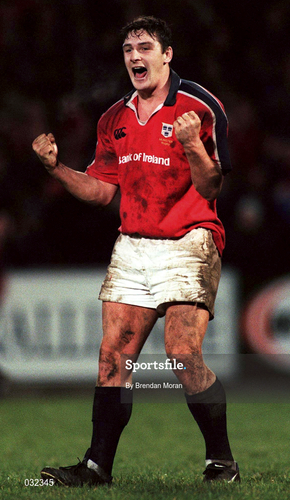 8 January 2000; Munster's David Wallace celebrates his side's victory following the Heineken Cup Pool 4 Round 5 match between Munster and Saracens at Thomond Park in Limerick. Photo by Brendan Moran/Sportsfile