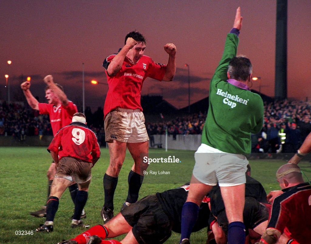 8 January 2000; David Wallace celebrates after his Munster team-mate Keith Wood scored a late try during the Heineken Cup Pool 4 Round 5 match between Munster and Saracens at Thomond Park in Limerick. Photo by Ray Lohan/Sportsfile