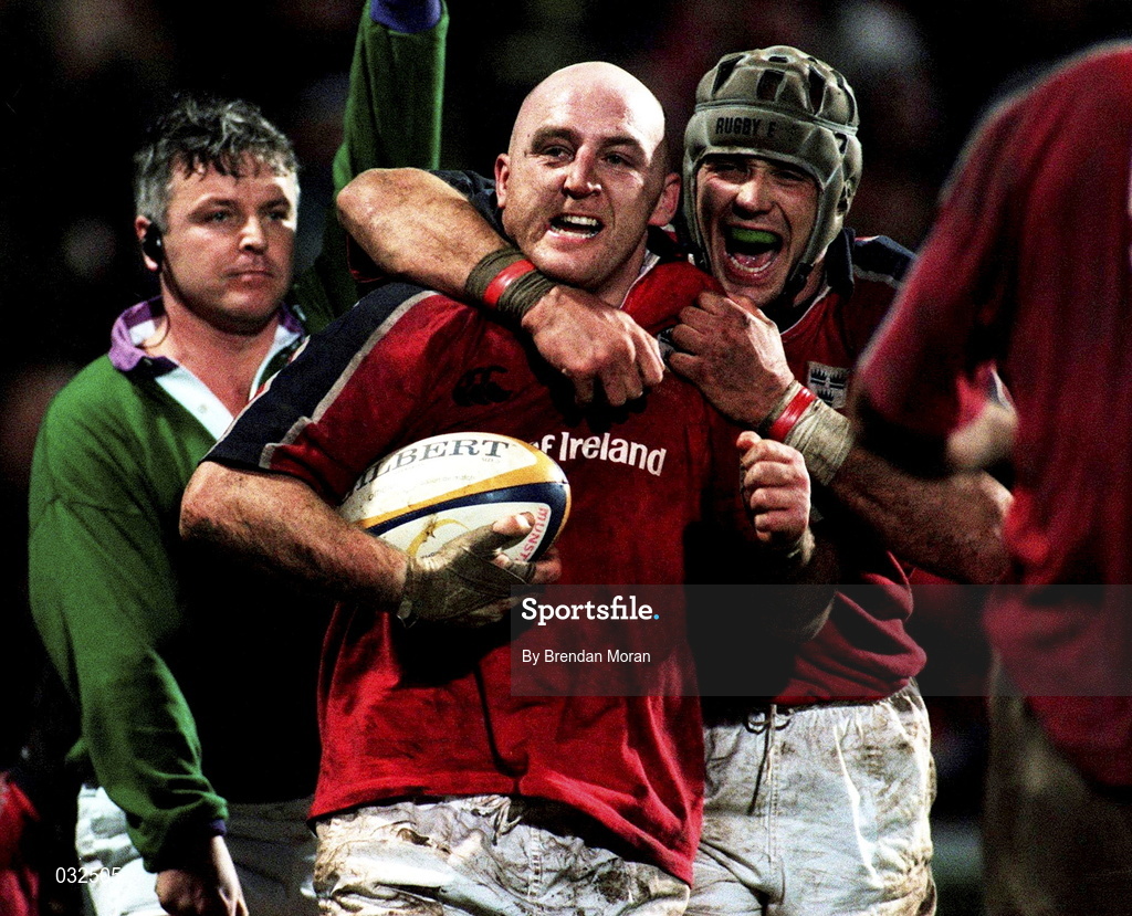 8 January 2000; Munster's Keith Wood celebrates scoring his last minute try with team-mate Alan Quinlan, right, during the Heineken Cup Pool 4 Round 5 match between Munster and Saracens at Thomond Park in Limerick. Photo by Brendan Moran/Sportsfile