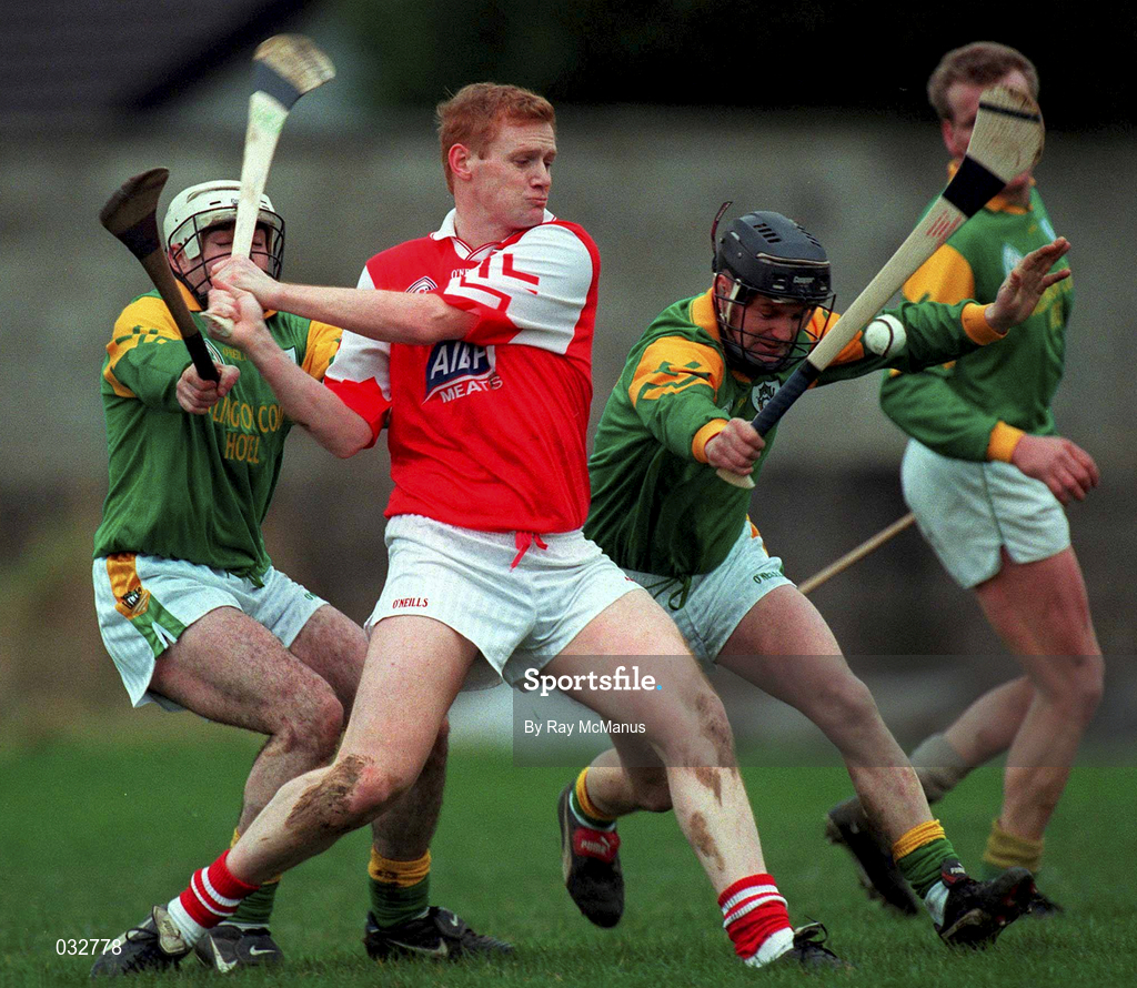 30 January 2000; Paul Sharkey of Louth in action against Mathew Mullen, left, and Anton O'Neill of Meath during the Kehoe Cup Quarter-Final match between Meath and Louth at Pairc Naomh Brid in Dundalk, Louth. Photo by Ray McManus/Sportsfile