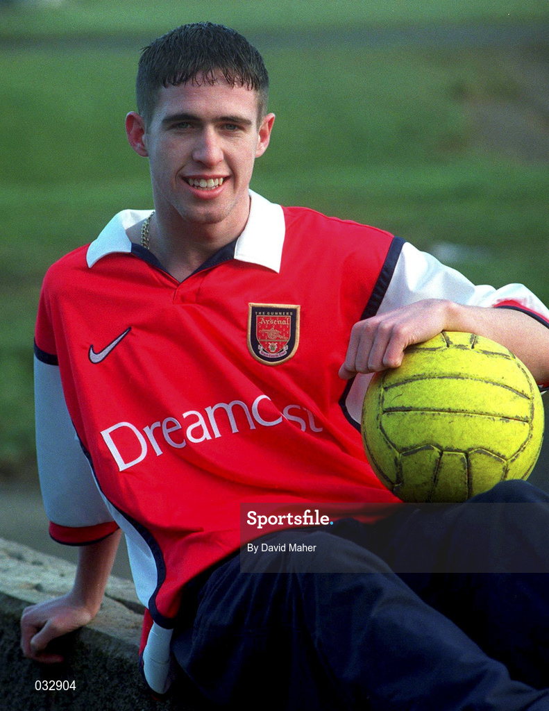 6 January 2000; Republic of Ireland and Arsenal's Stephen Bradley at his home in Jobstown, Tallaght, Dublin. Photo by David Maher/Sportsfile