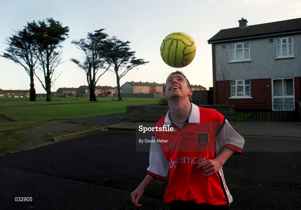 6 January 2000; Republic of Ireland and Arsenal's Stephen Bradley at his home in Jobstown, Tallaght, Dublin. Photo by David Maher/Sportsfile